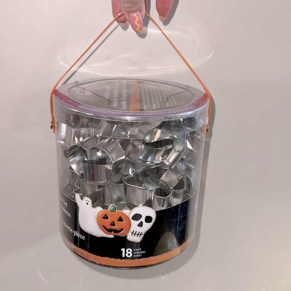 Wilton Halloween 18-Piece Cookie Cutter Set Witch Skeleton Ghost Bat